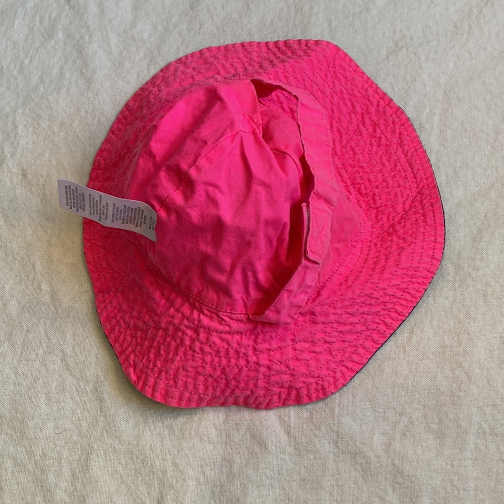 Carter’s Hat - Picture 5 of 7